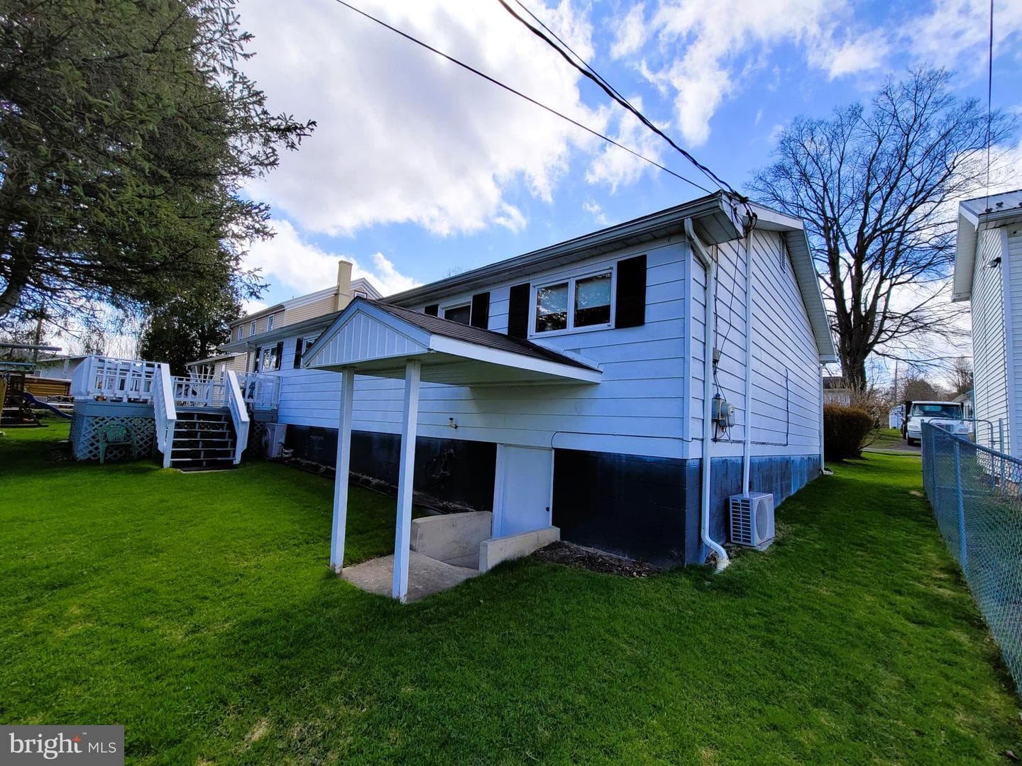 206 Laura Street photo 7