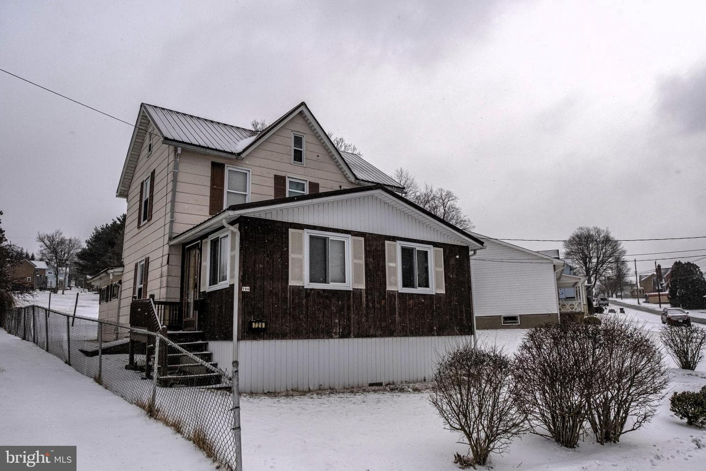 726 Curtin Street photo 15