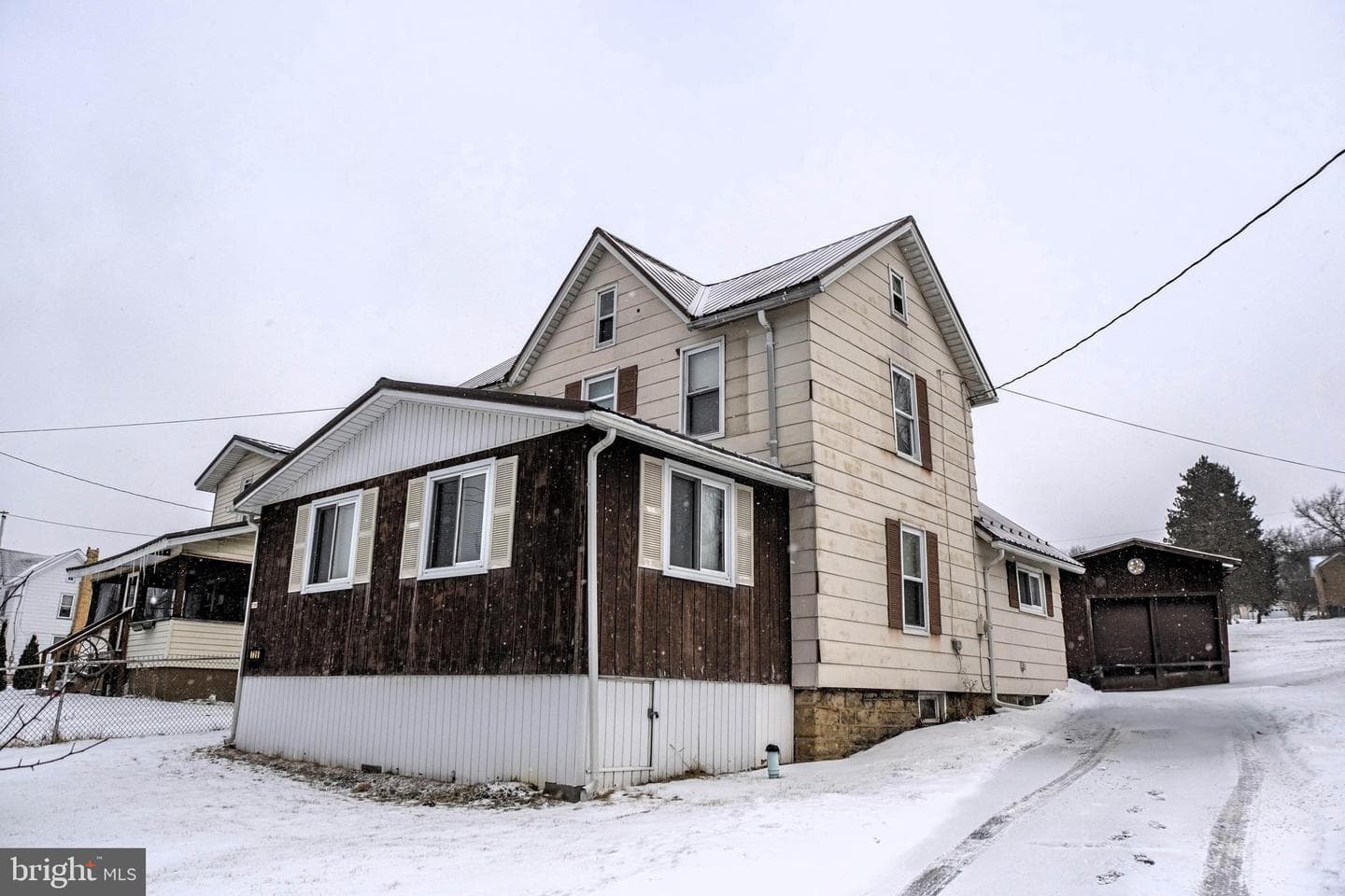 726 Curtin Street photo 2