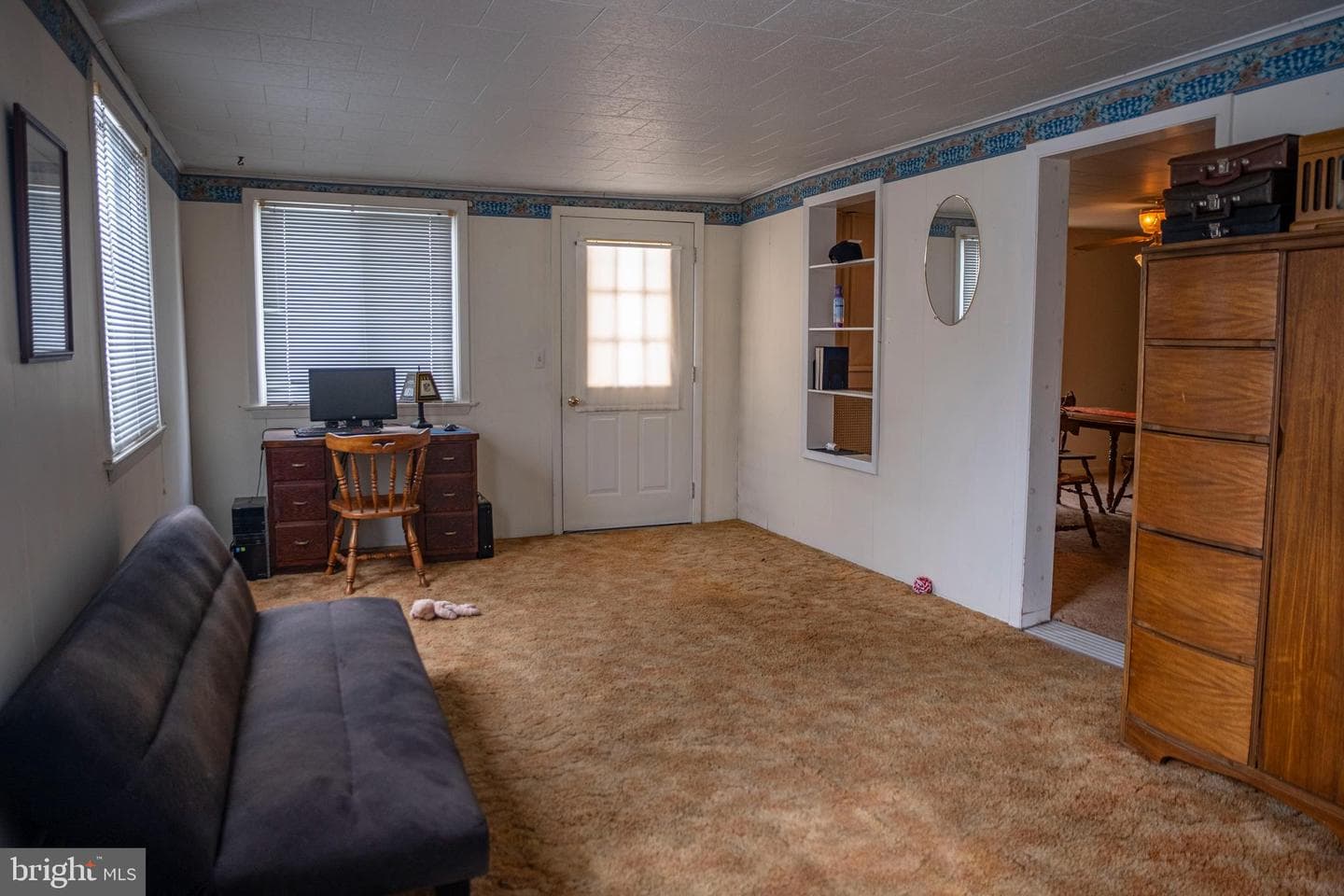 726 Curtin Street photo 4
