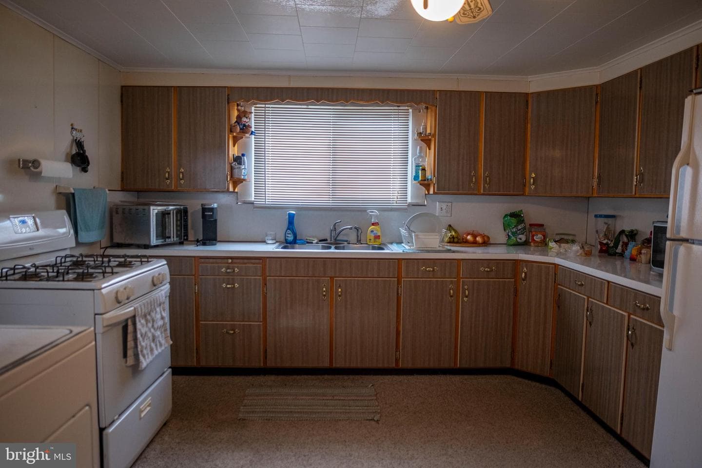 726 Curtin Street photo 8