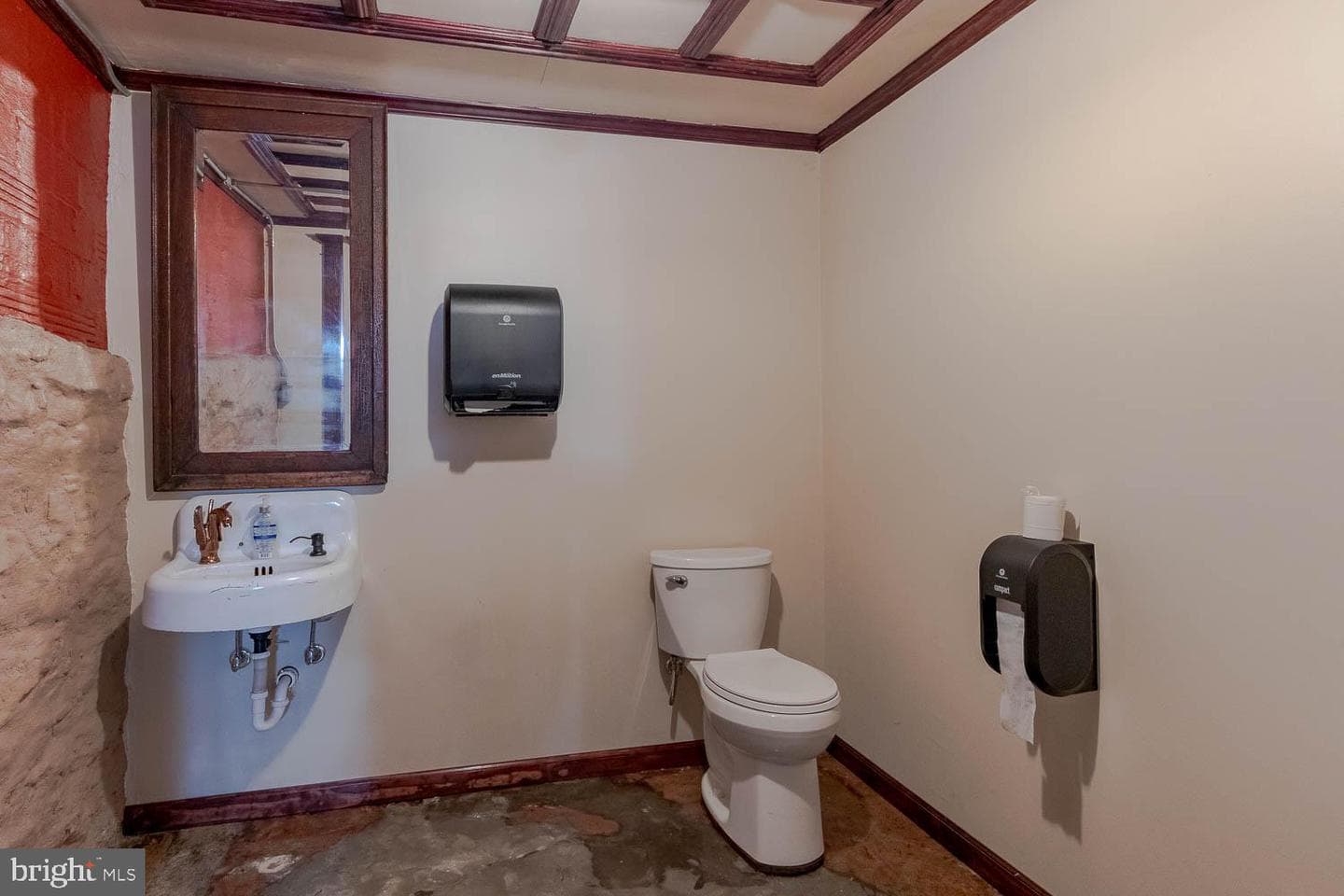 703 Hannah Street photo 17