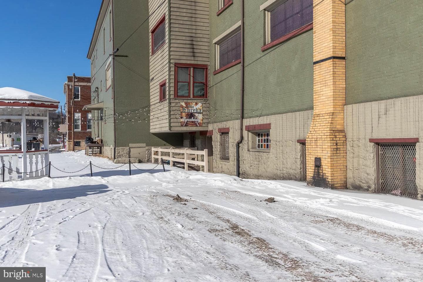 703 Hannah Street photo 35