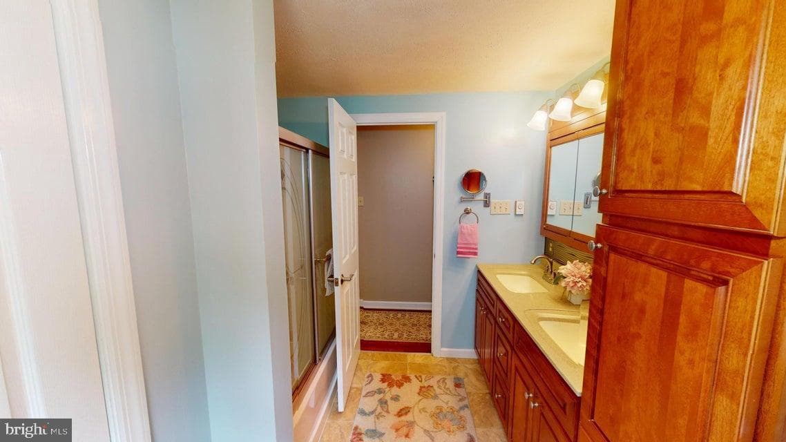 70 Sloping View Drive photo 43