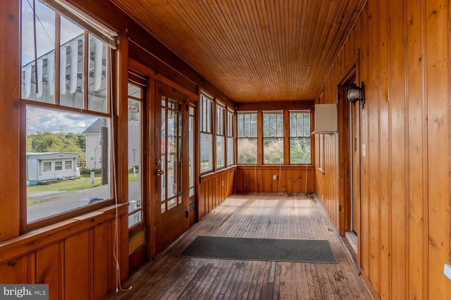 601 Laura Street photo 24