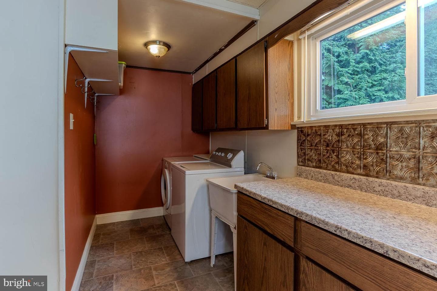 601 Laura Street photo 8