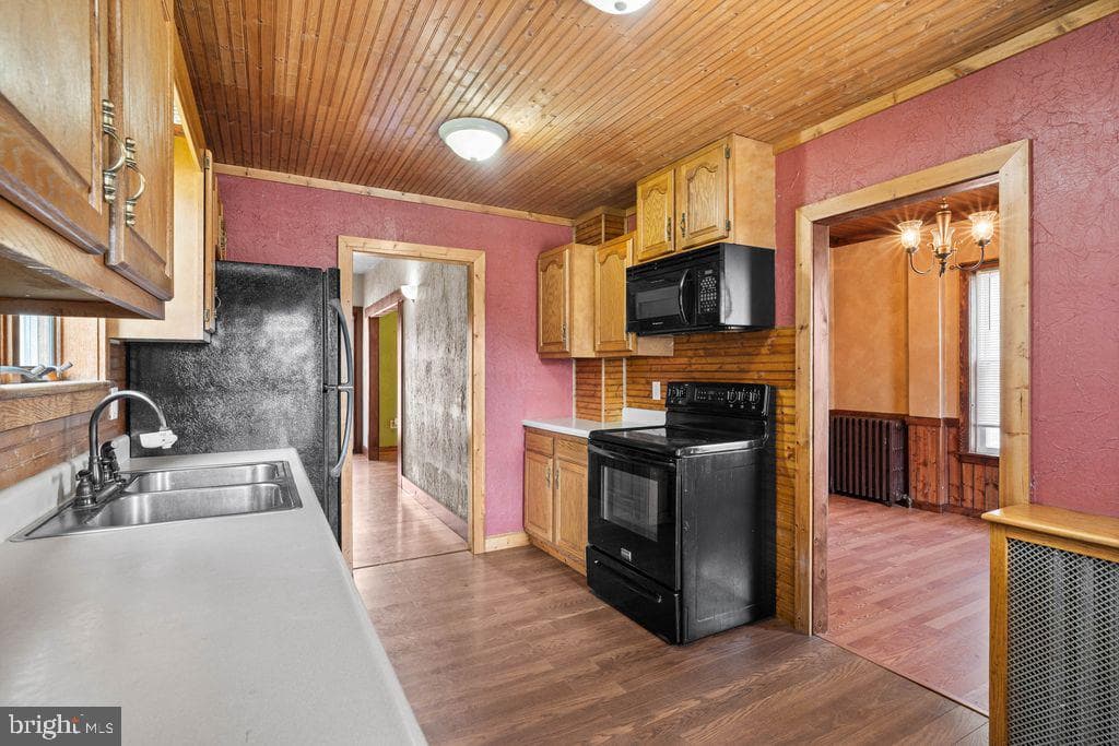 483 E 10th Street photo 8
