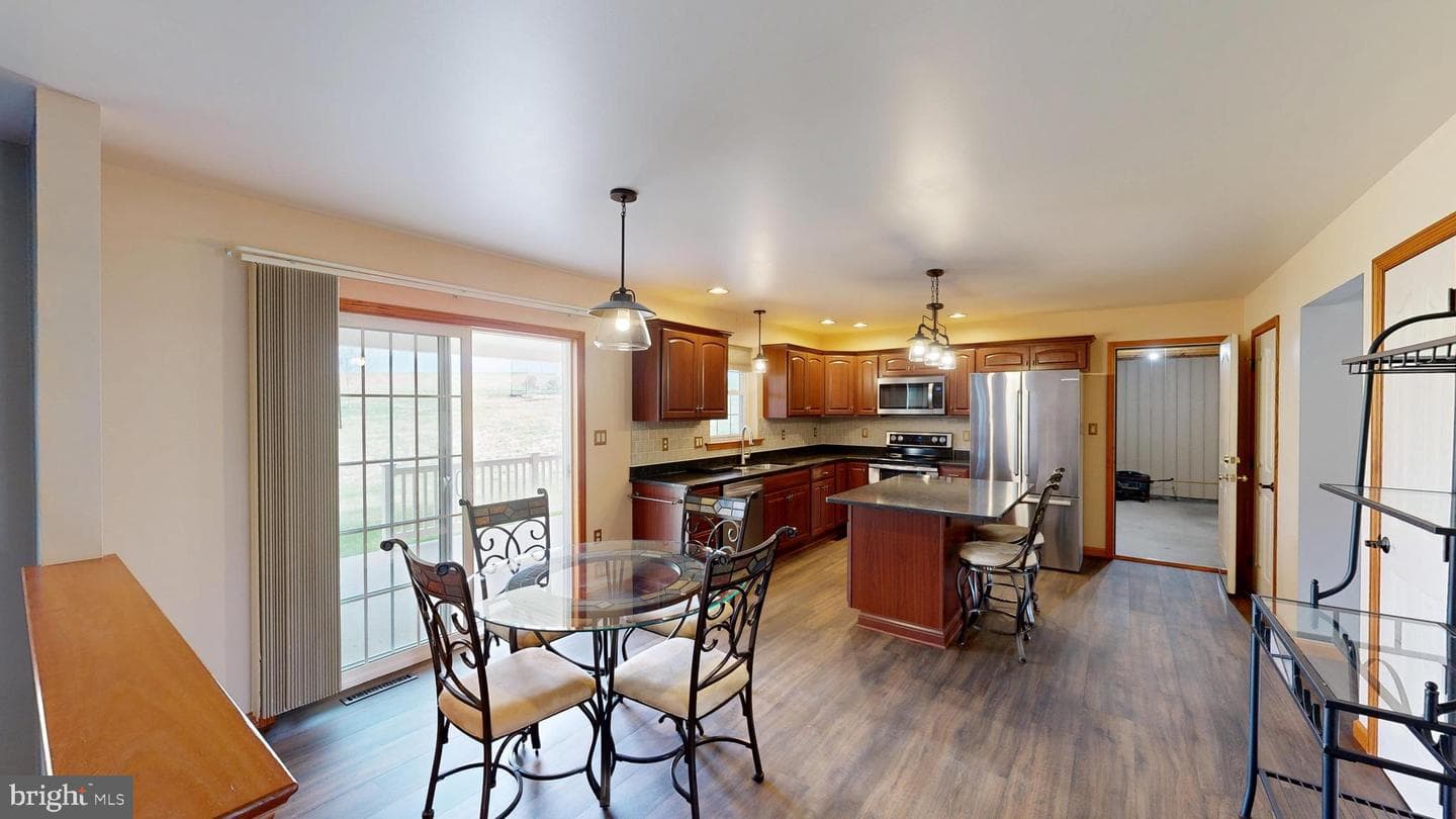 129 Erickson Drive photo 32