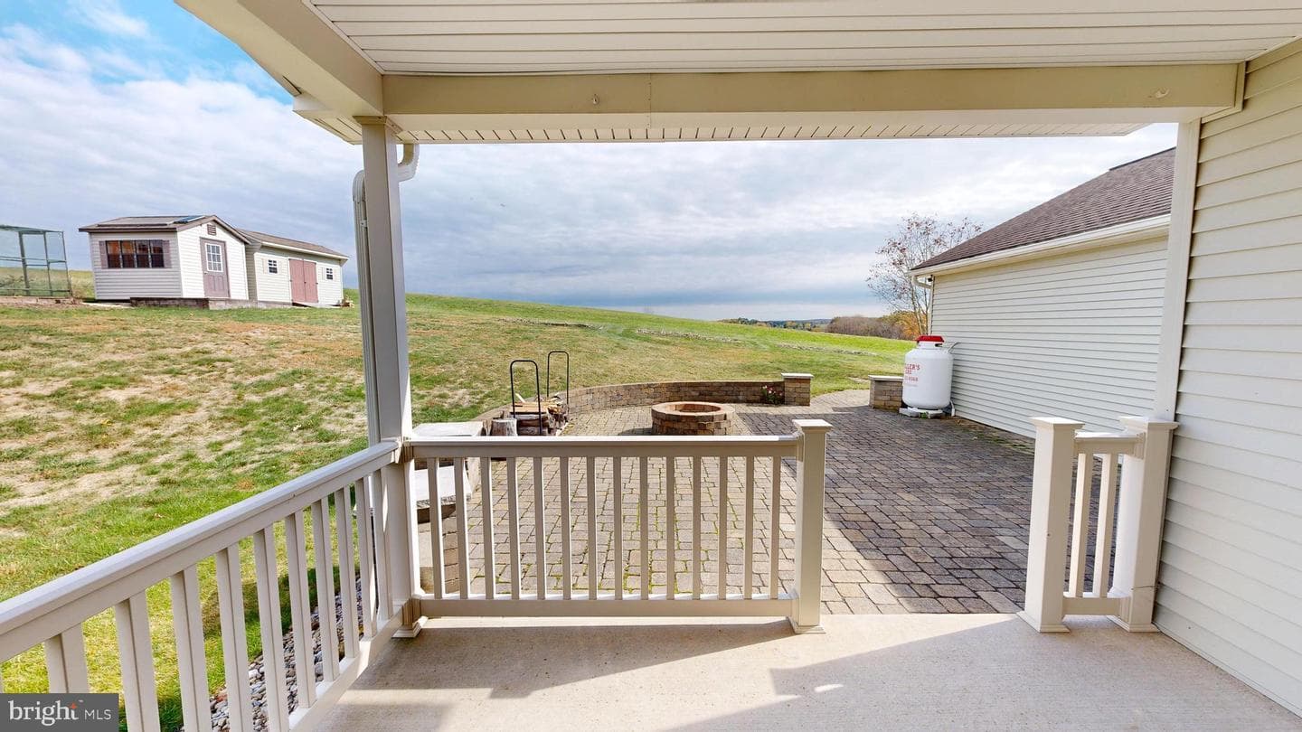 129 Erickson Drive photo 36