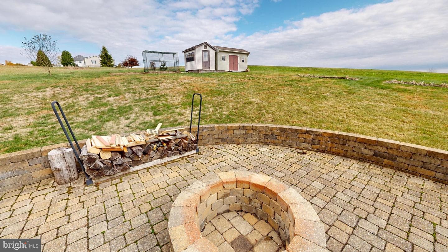 129 Erickson Drive photo 38