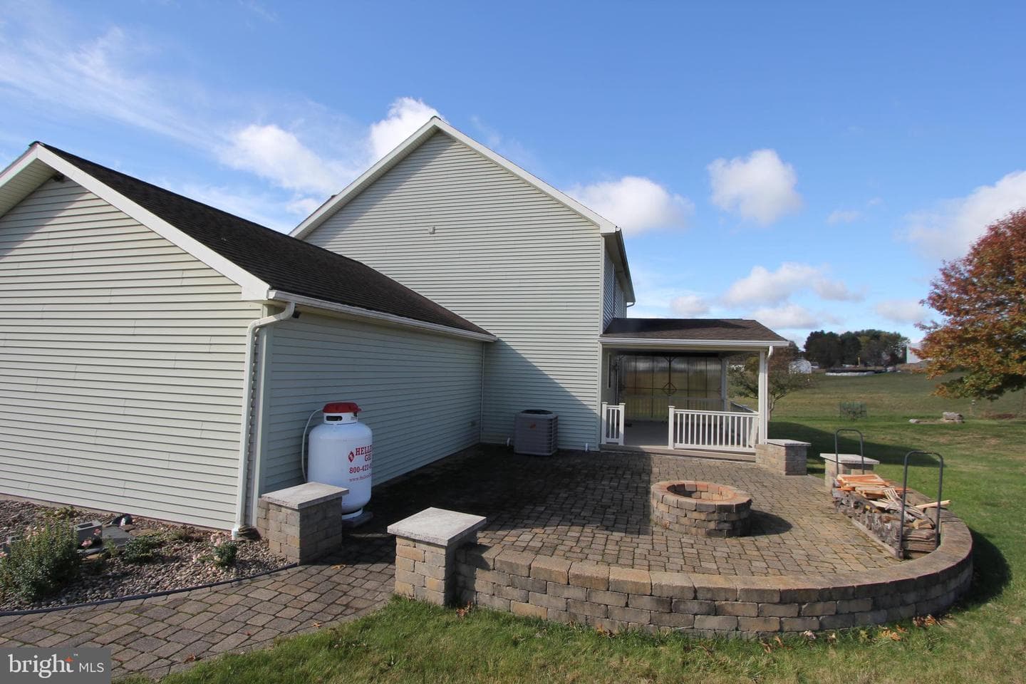 129 Erickson Drive photo 5