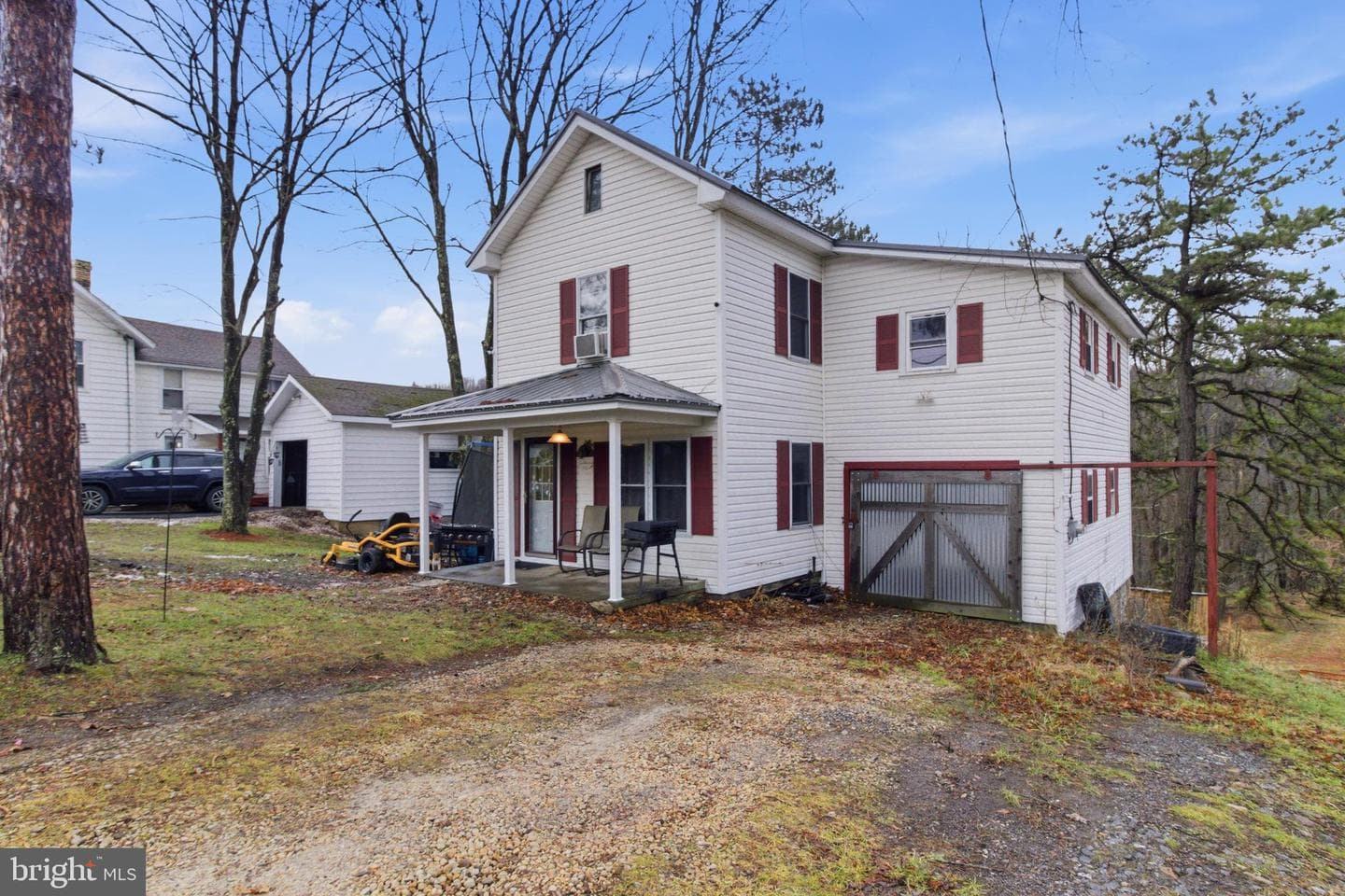 472 Bridgeport Road photo 3