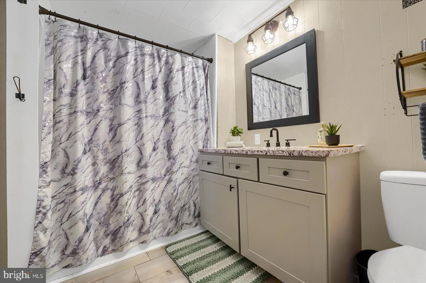 315 Laura Street photo 20