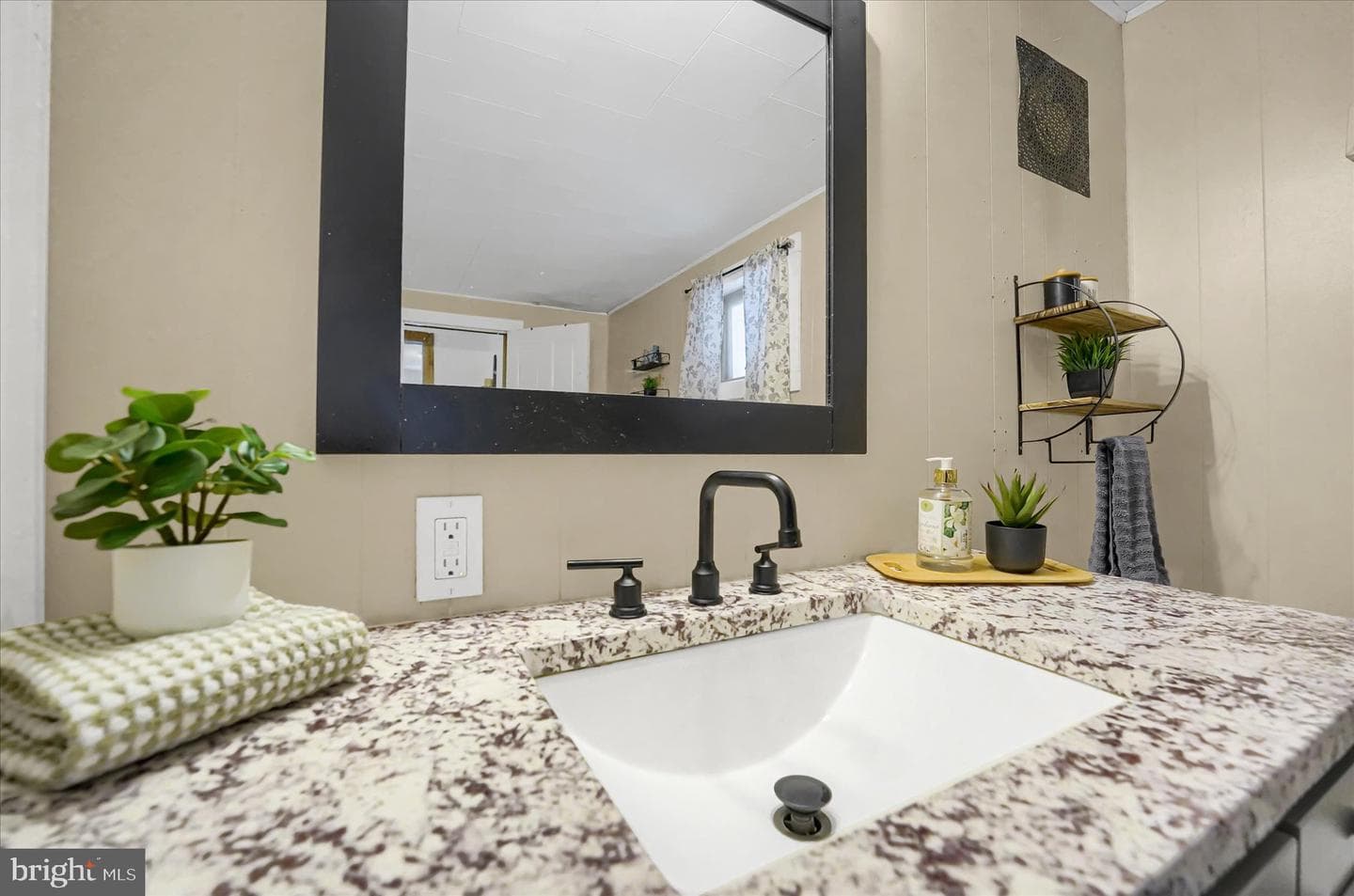 315 Laura Street photo 21