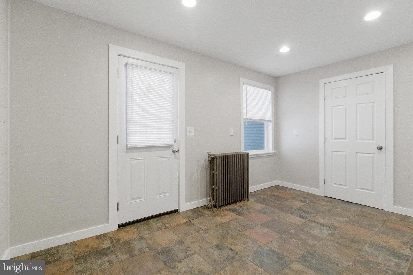324 W 6th Avenue photo 4