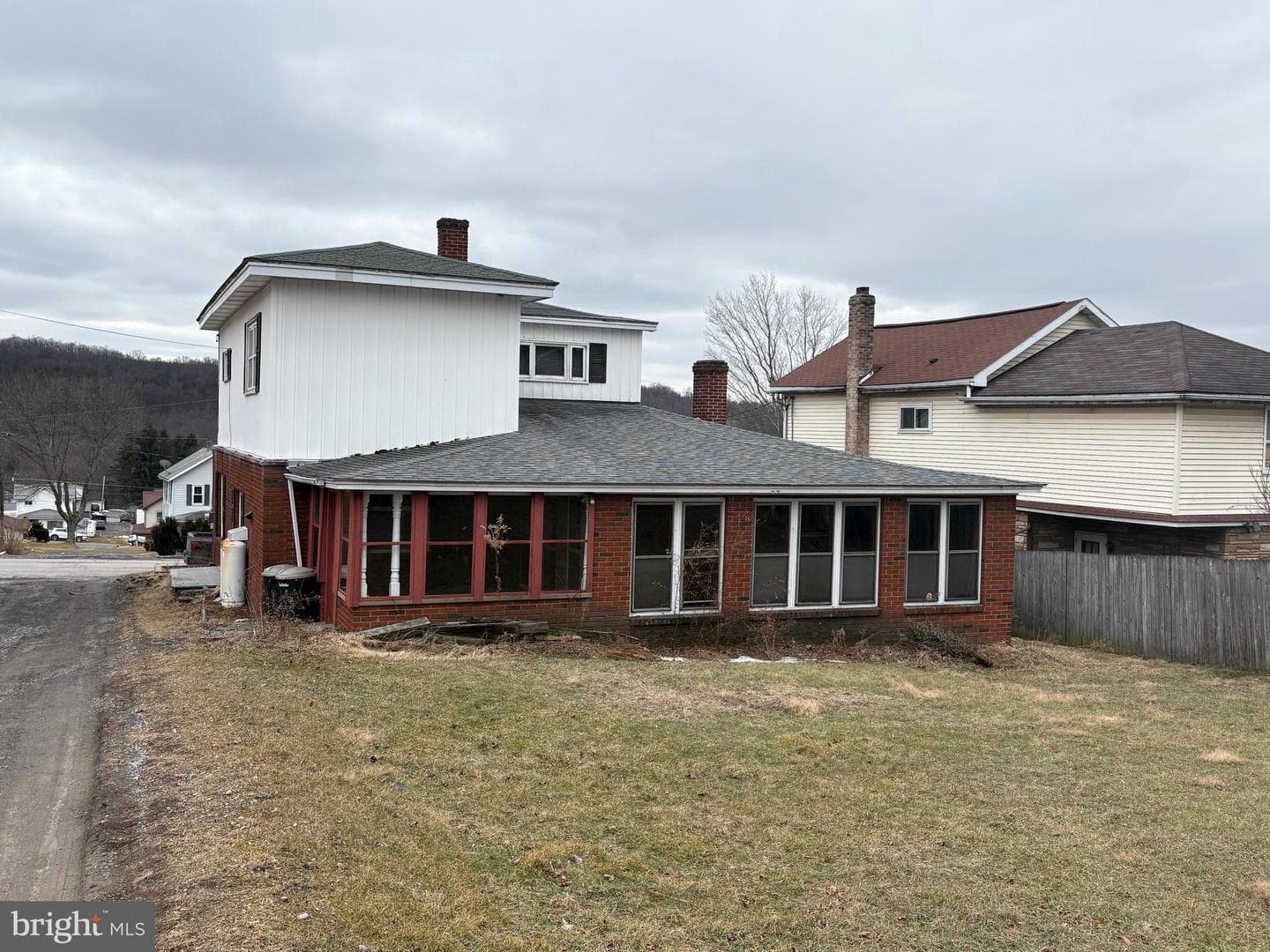 606 Curtin Street photo 15