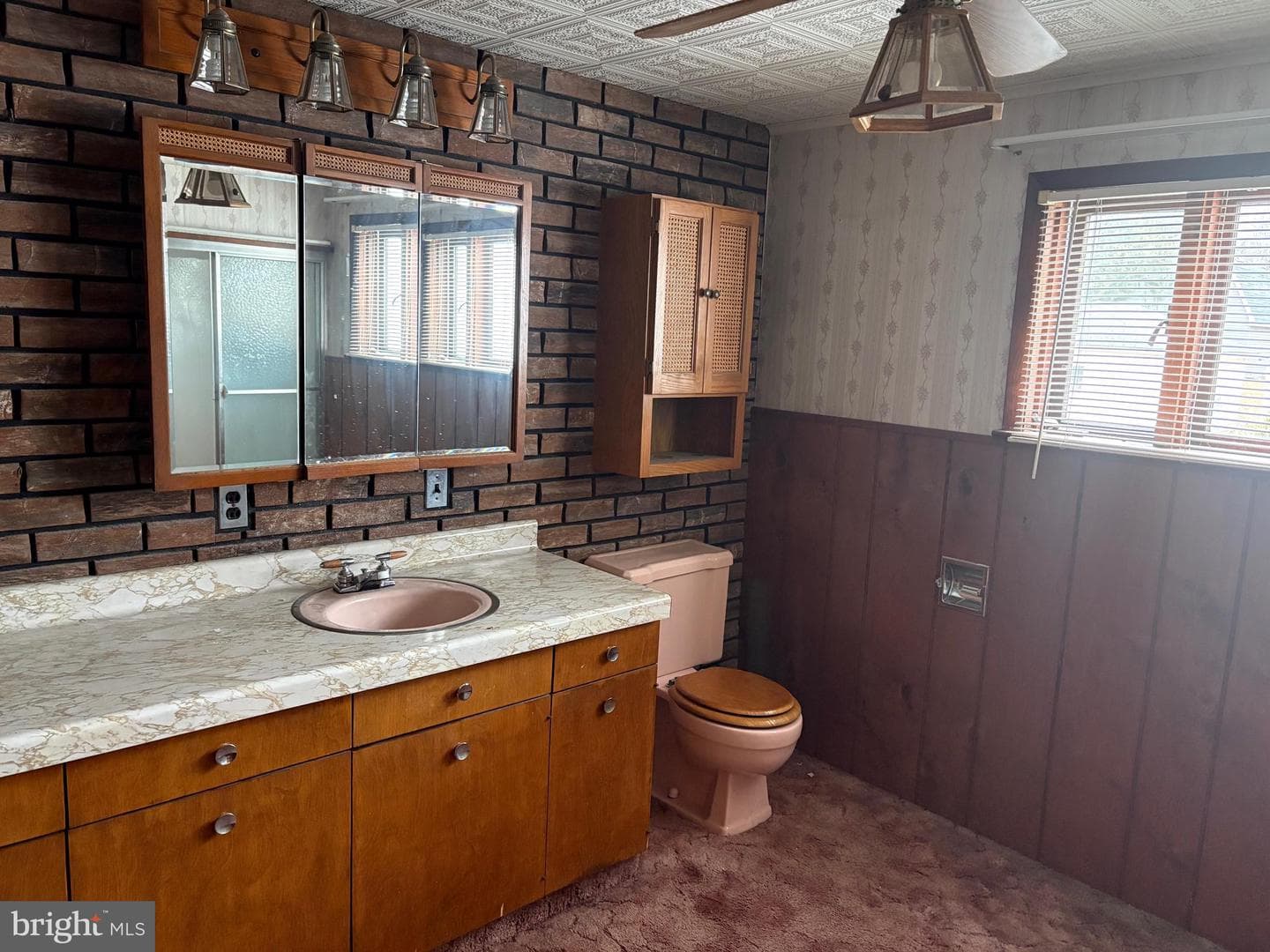 606 Curtin Street photo 7