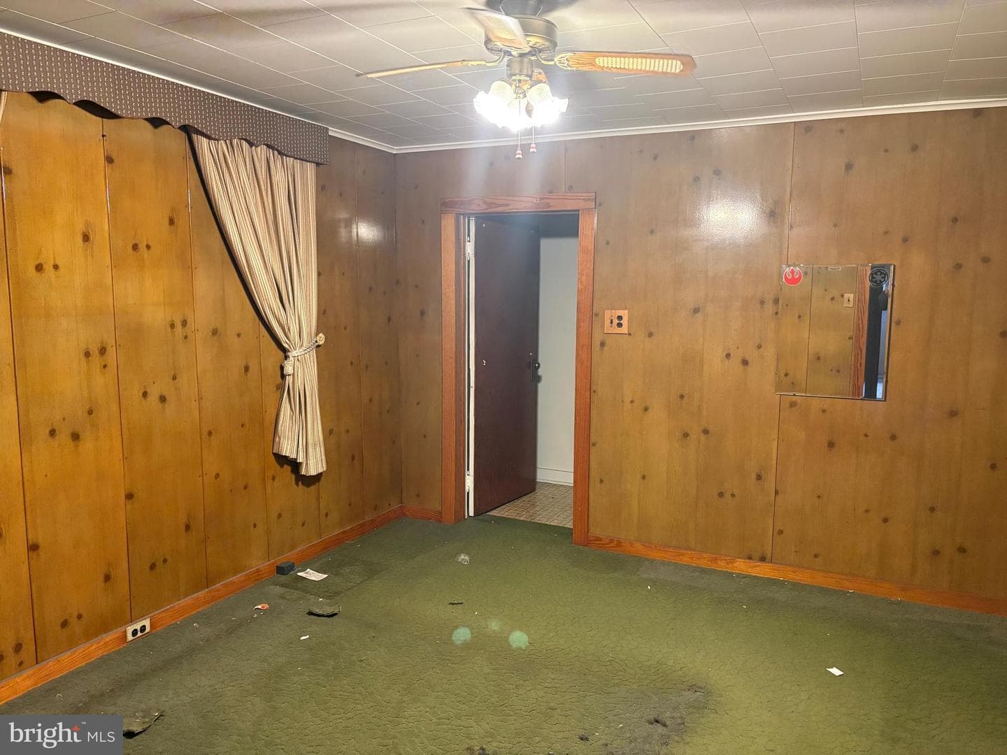 606 Curtin Street photo 9