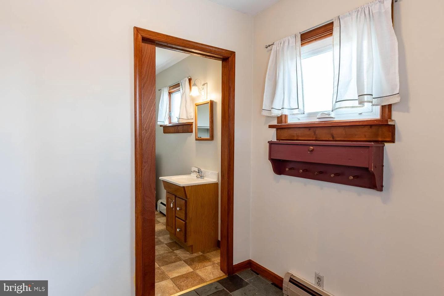 219 Elizabeth Street photo 13