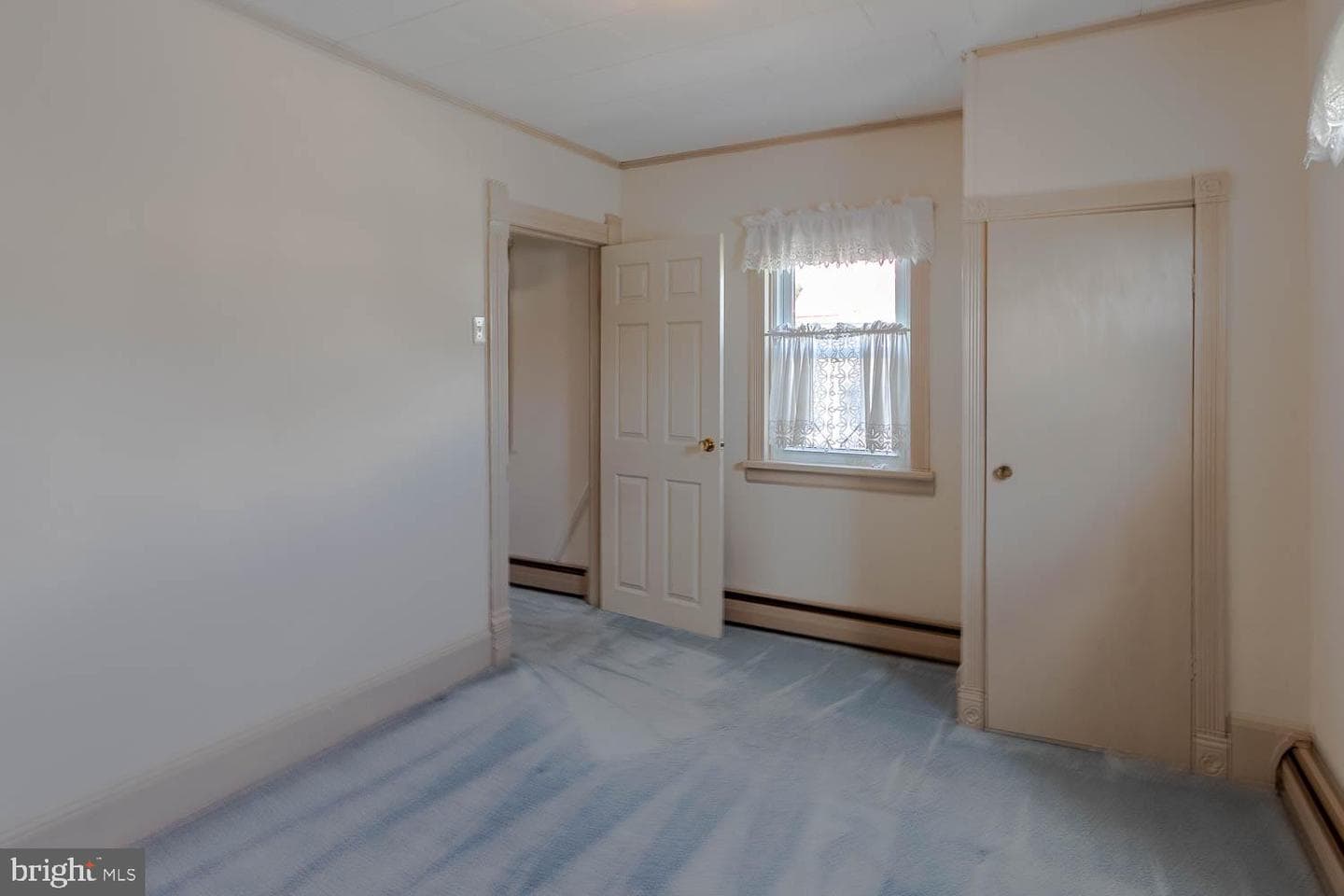 219 Elizabeth Street photo 28