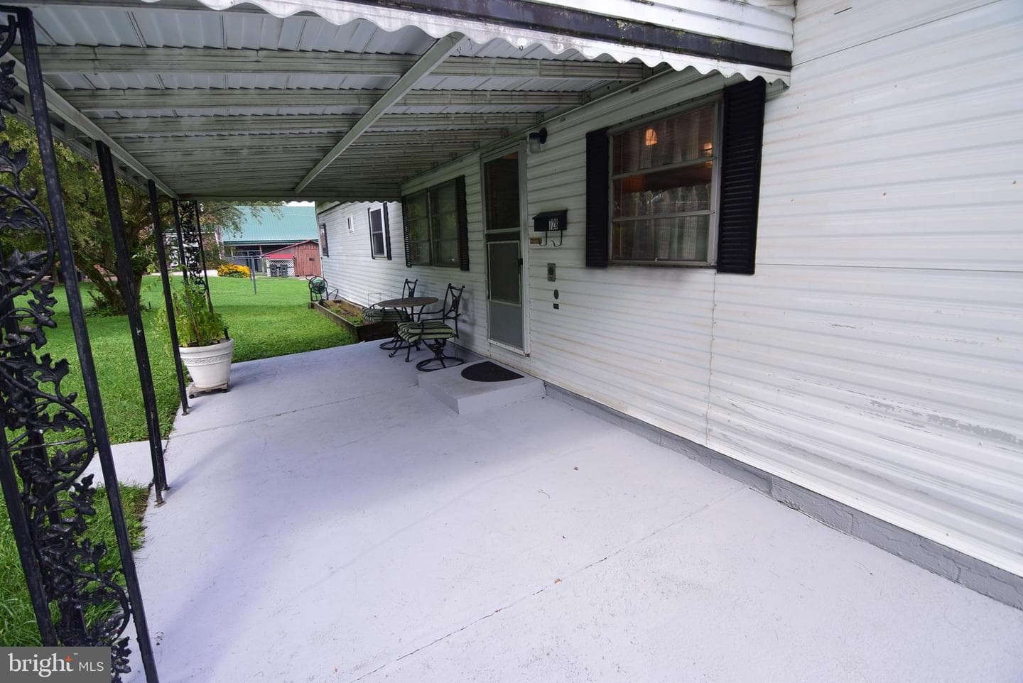 728 Laura Street photo 3