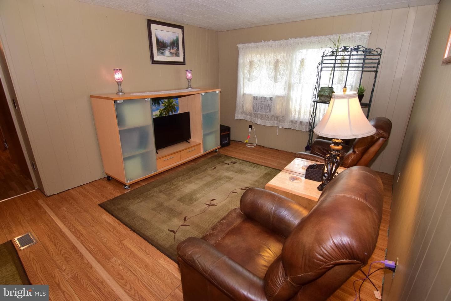 728 Laura Street photo 6