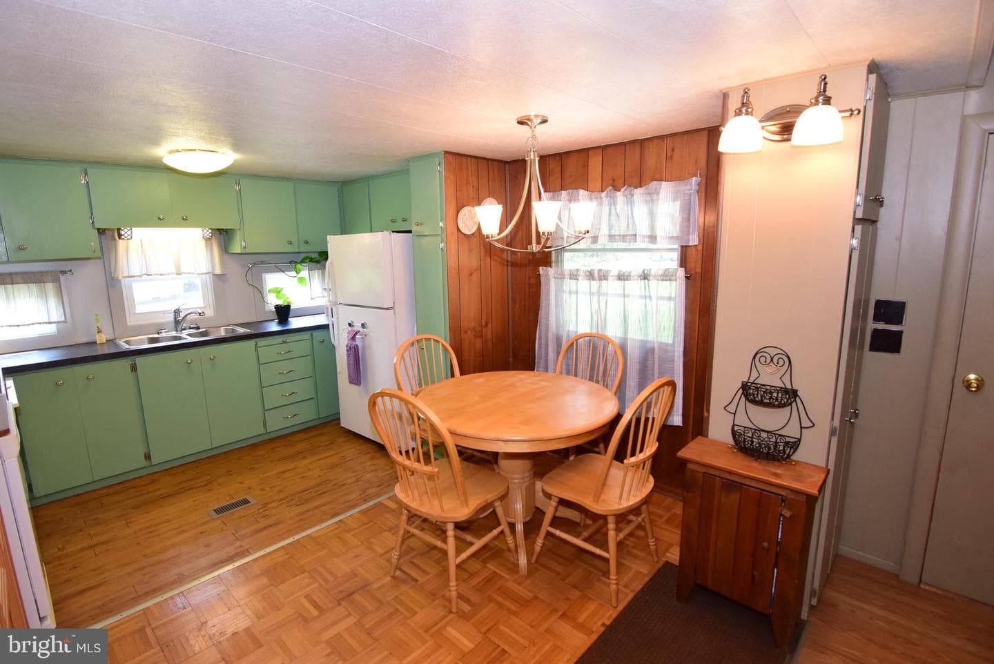 728 Laura Street photo 8