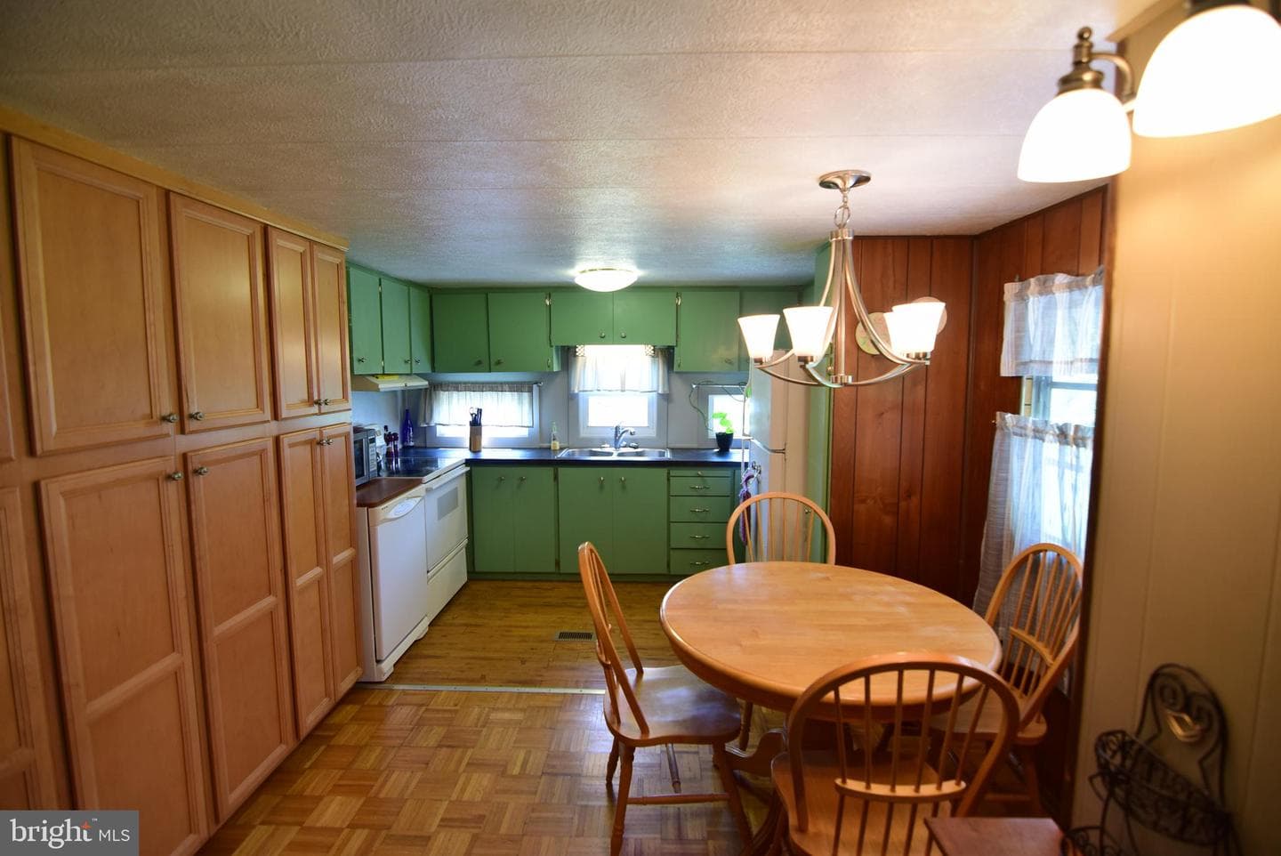 728 Laura Street photo 9