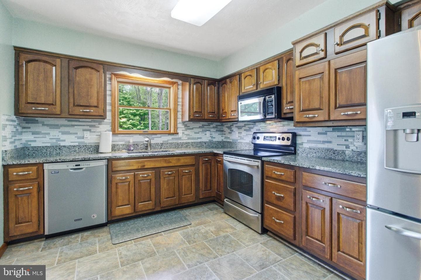 412 Sue Street photo 7