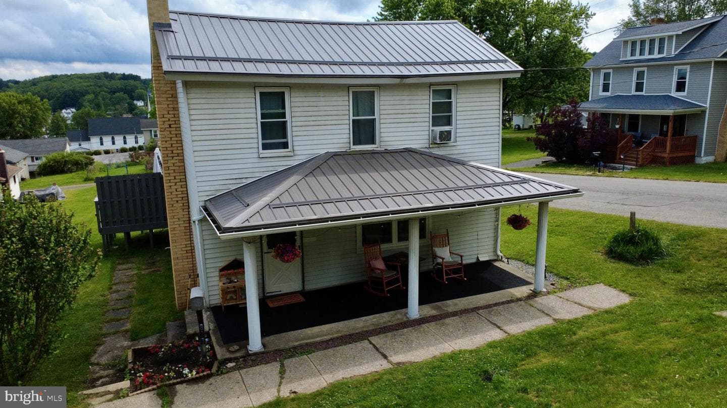 823 Mary Street