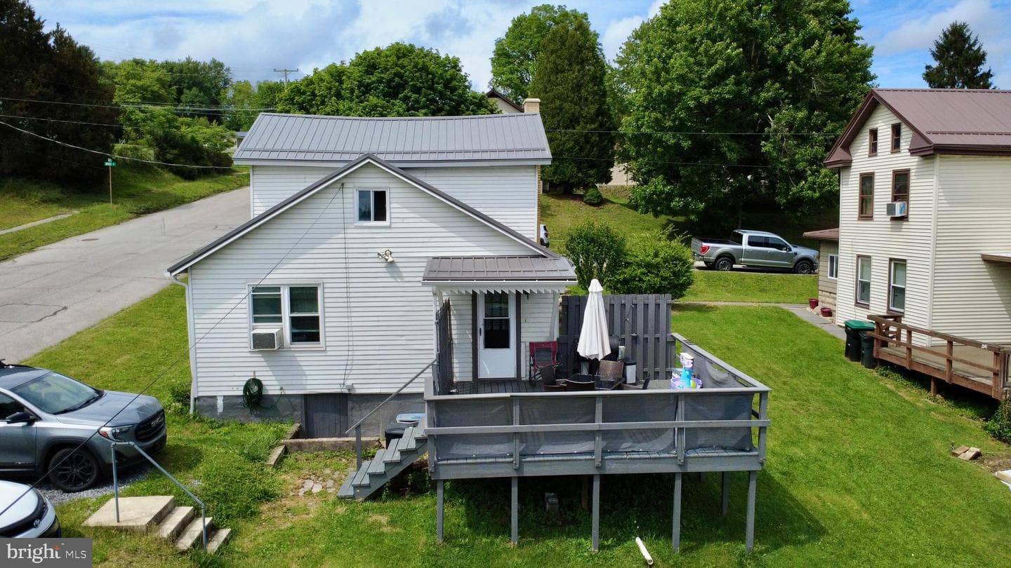 823 Mary Street photo 13