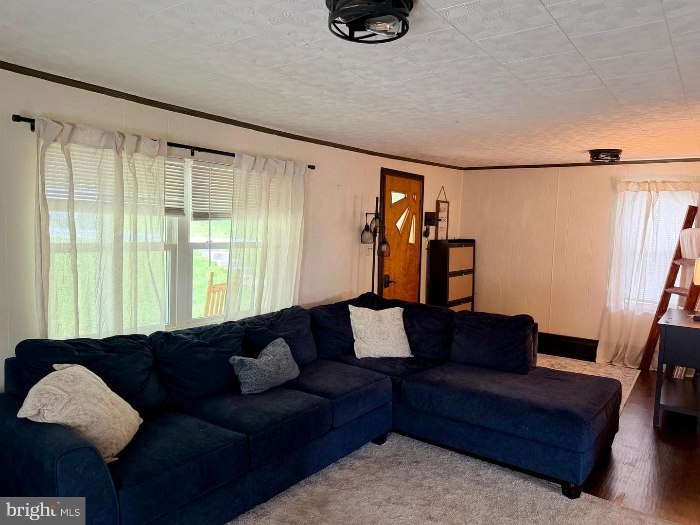 823 Mary Street photo 4