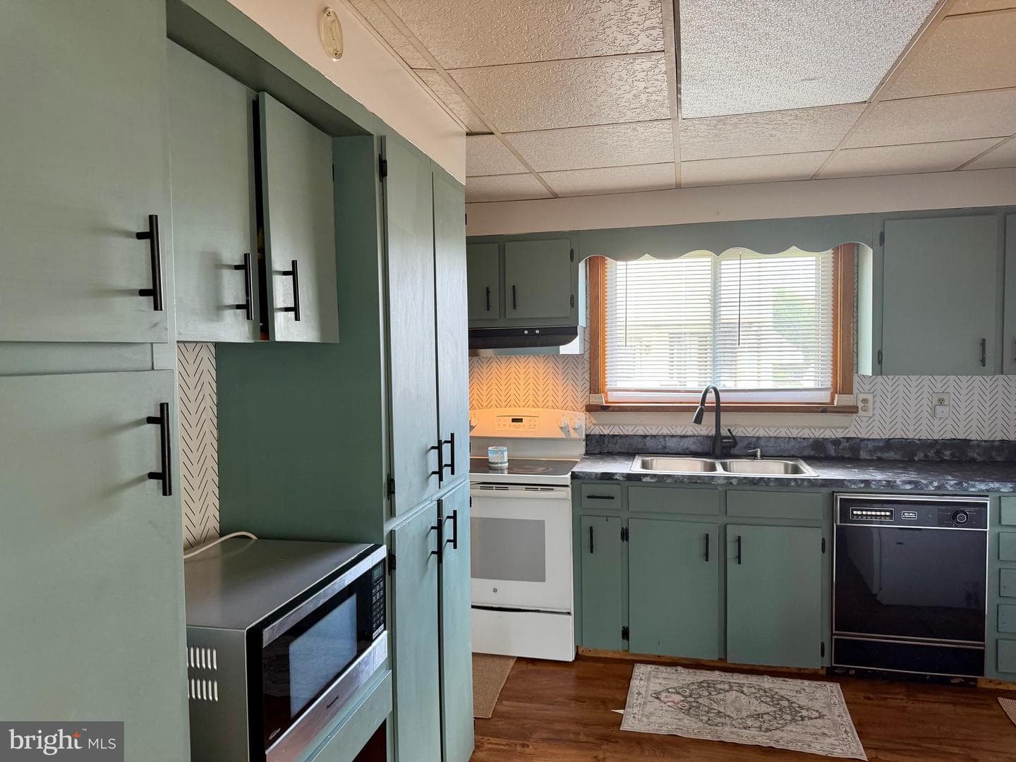 823 Mary Street photo 7