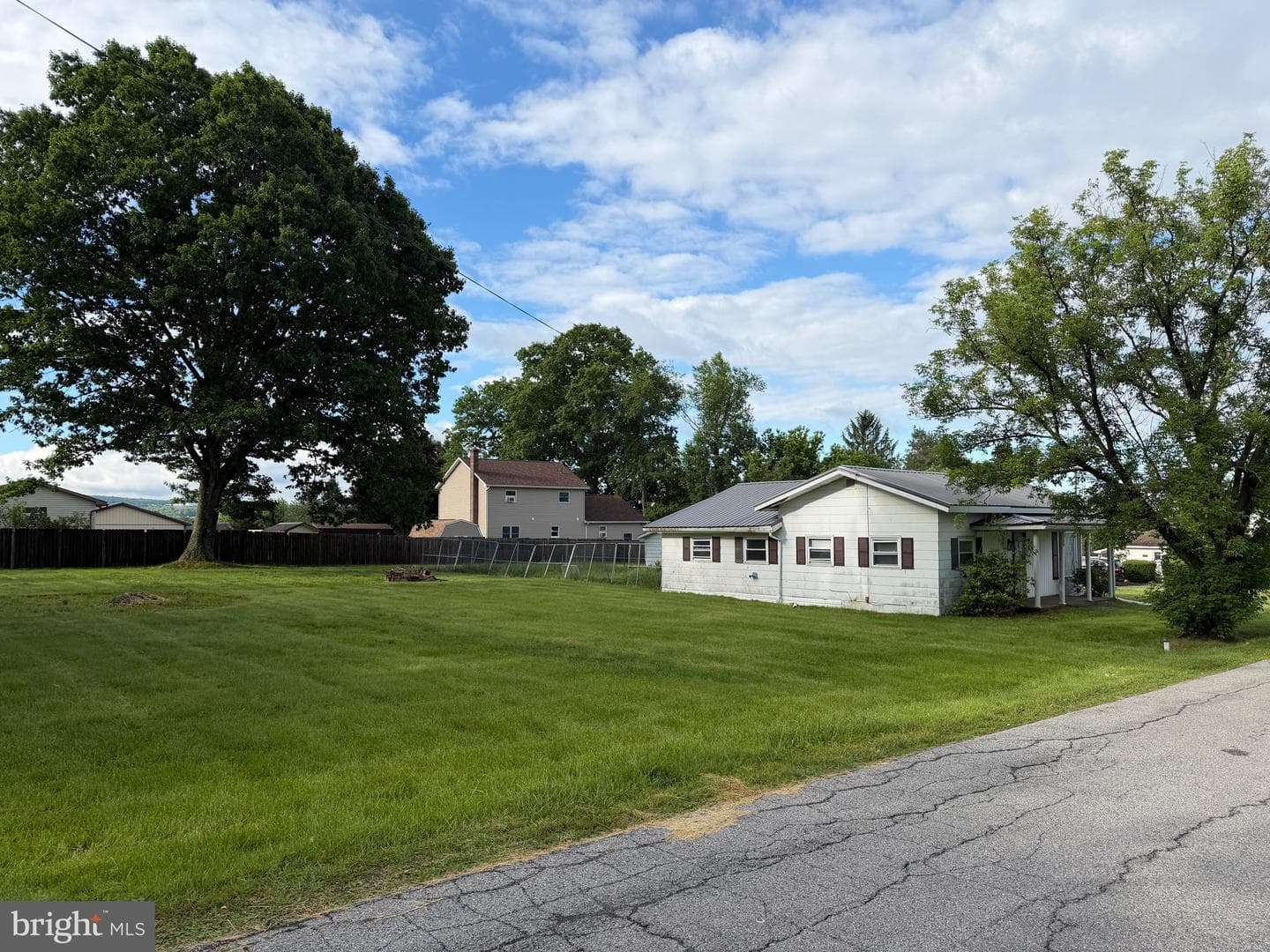320 Telcott Street, Hawk Run