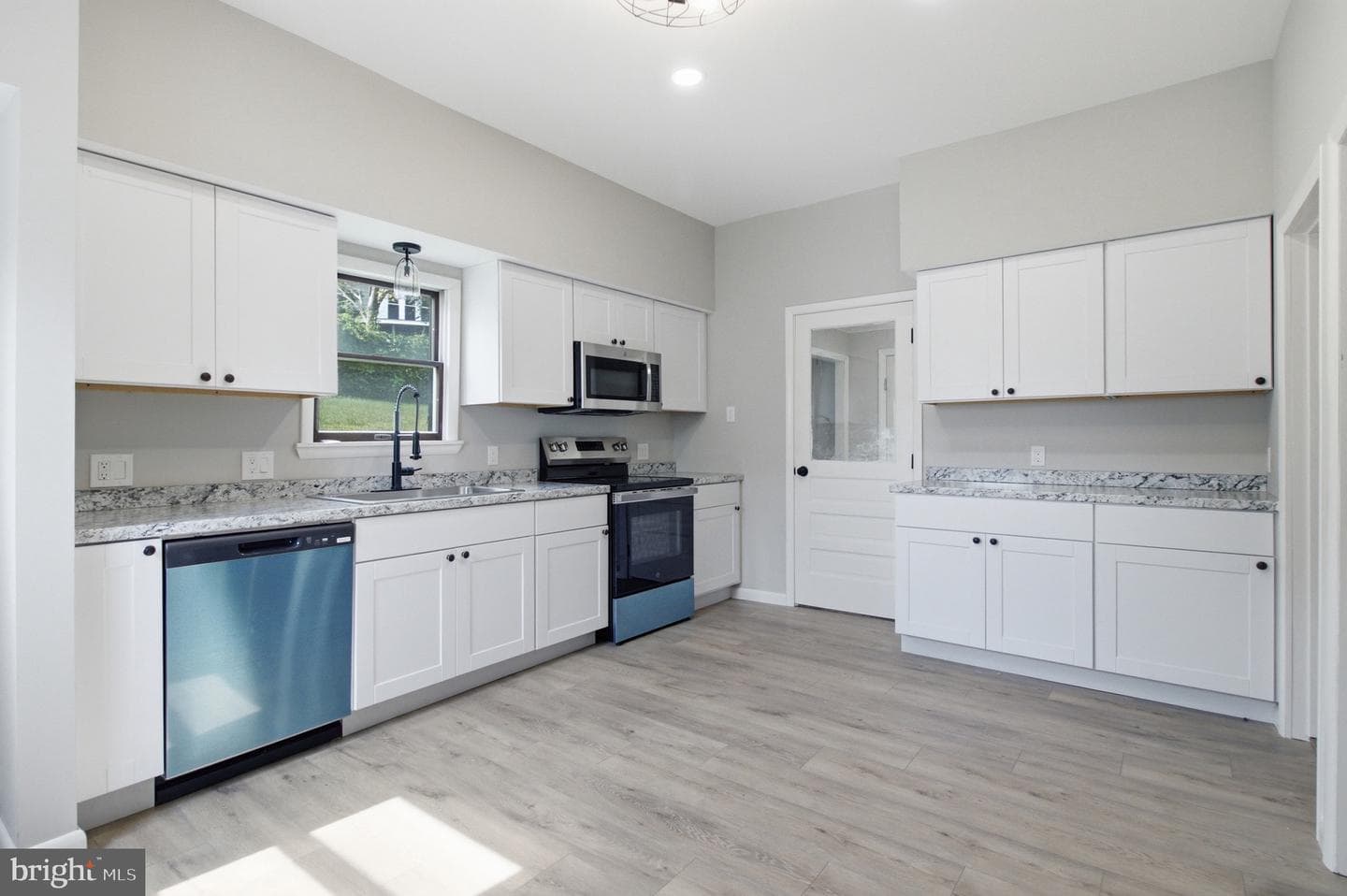 422 Hannah Street photo 5