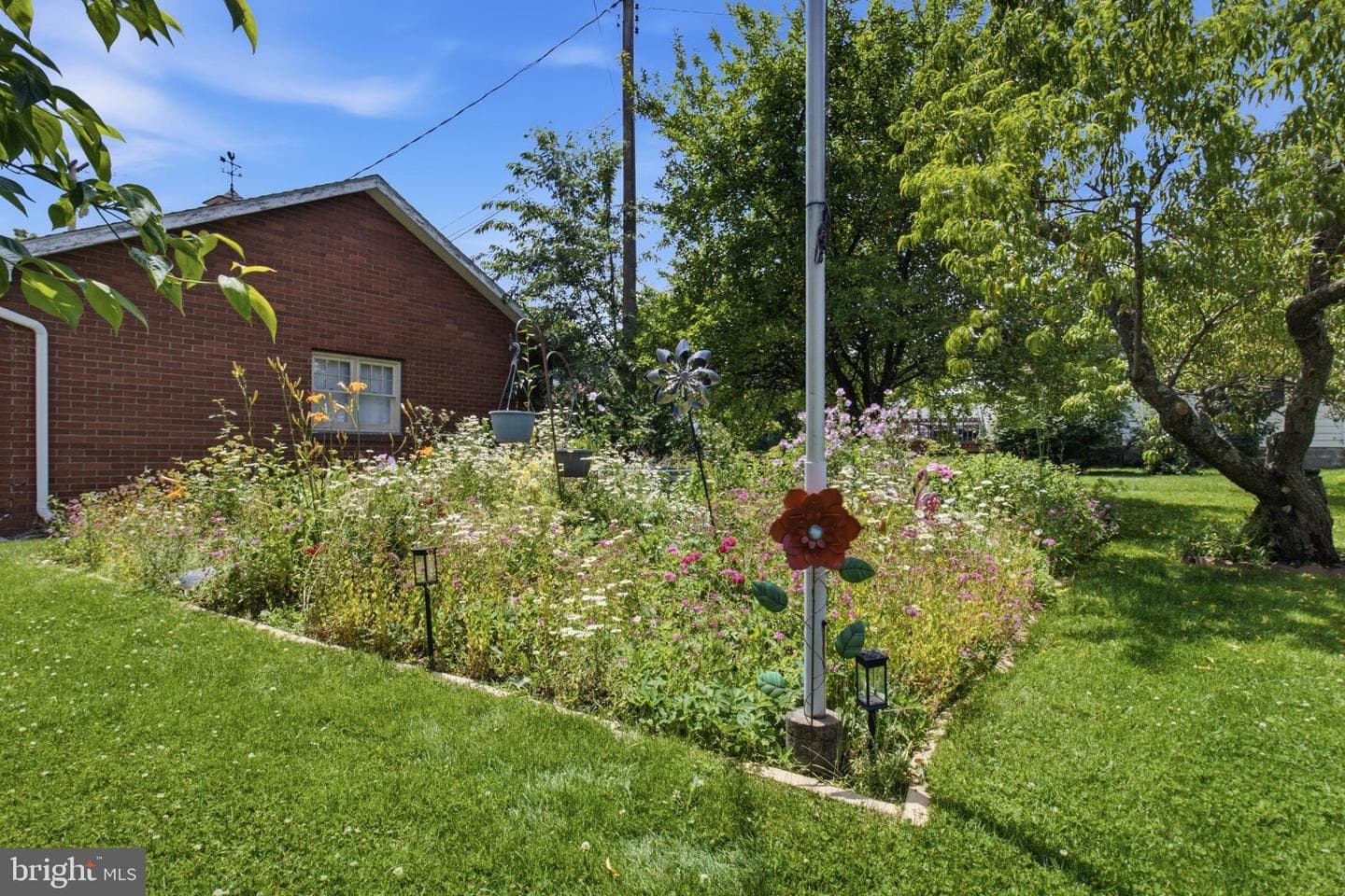 302 Nichols Street photo 10