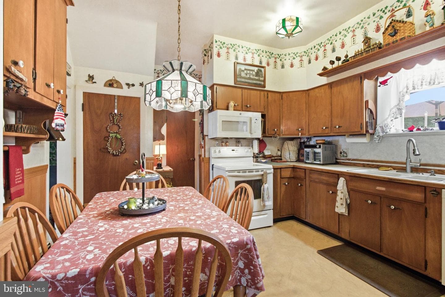 302 Nichols Street photo 18