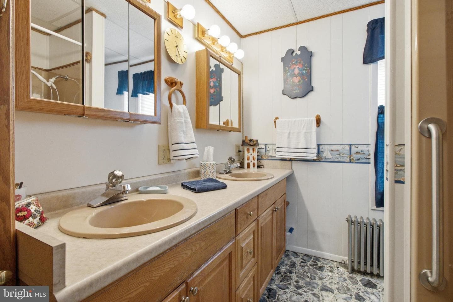 206 Elizabeth Street photo 24