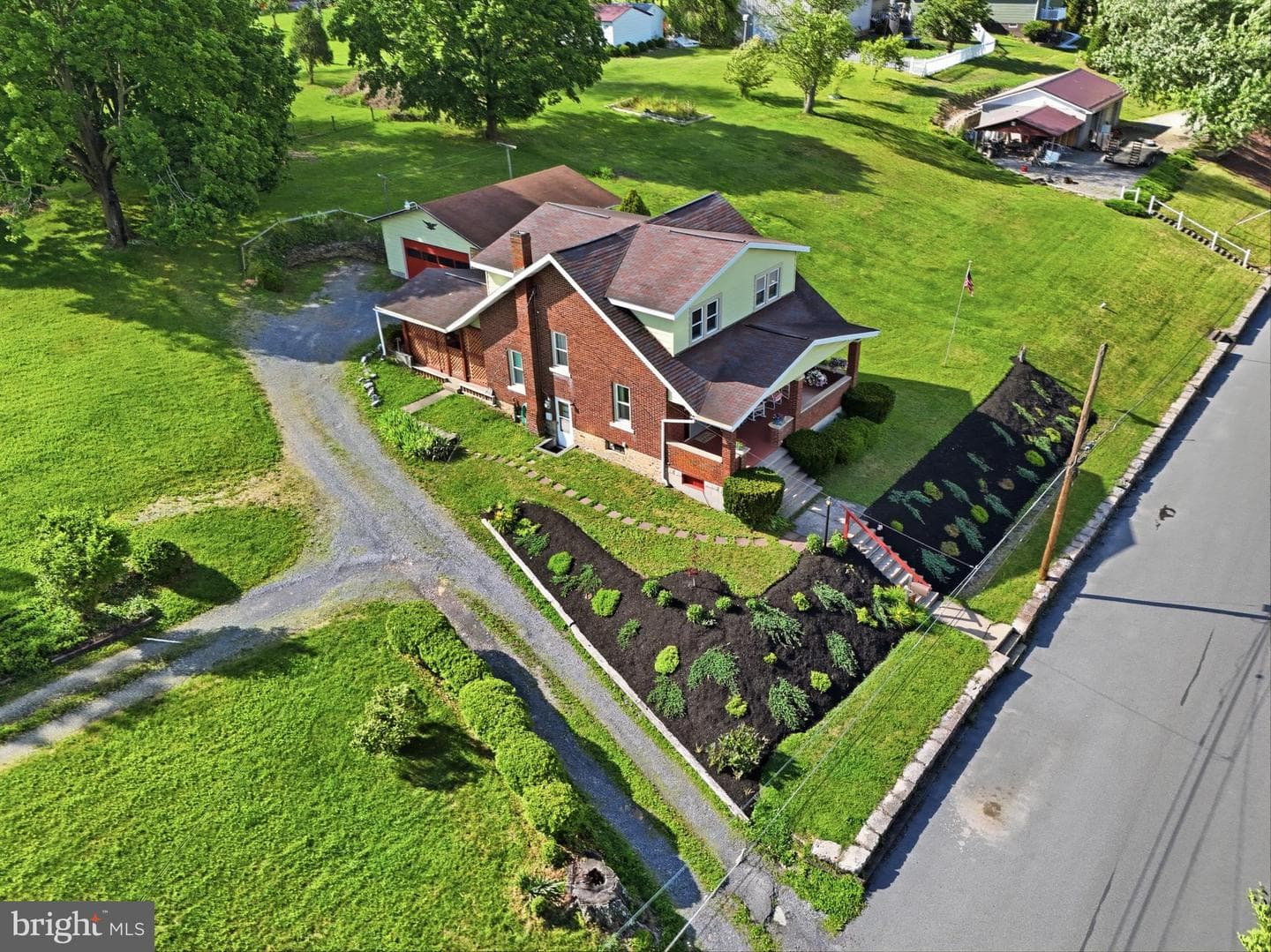 206 Elizabeth Street photo 35