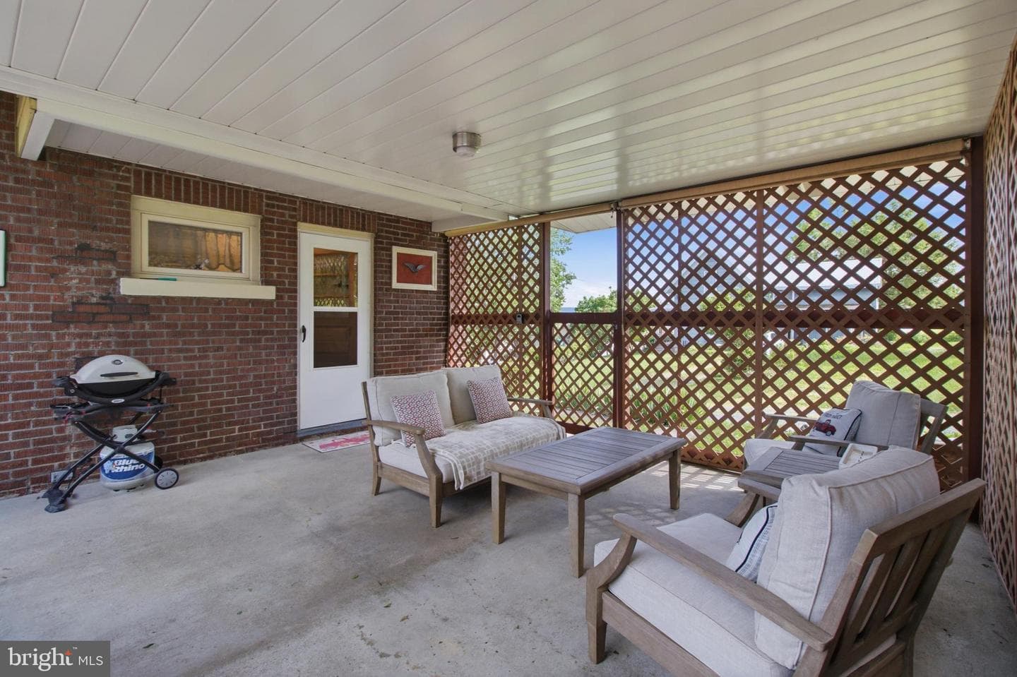 206 Elizabeth Street photo 6
