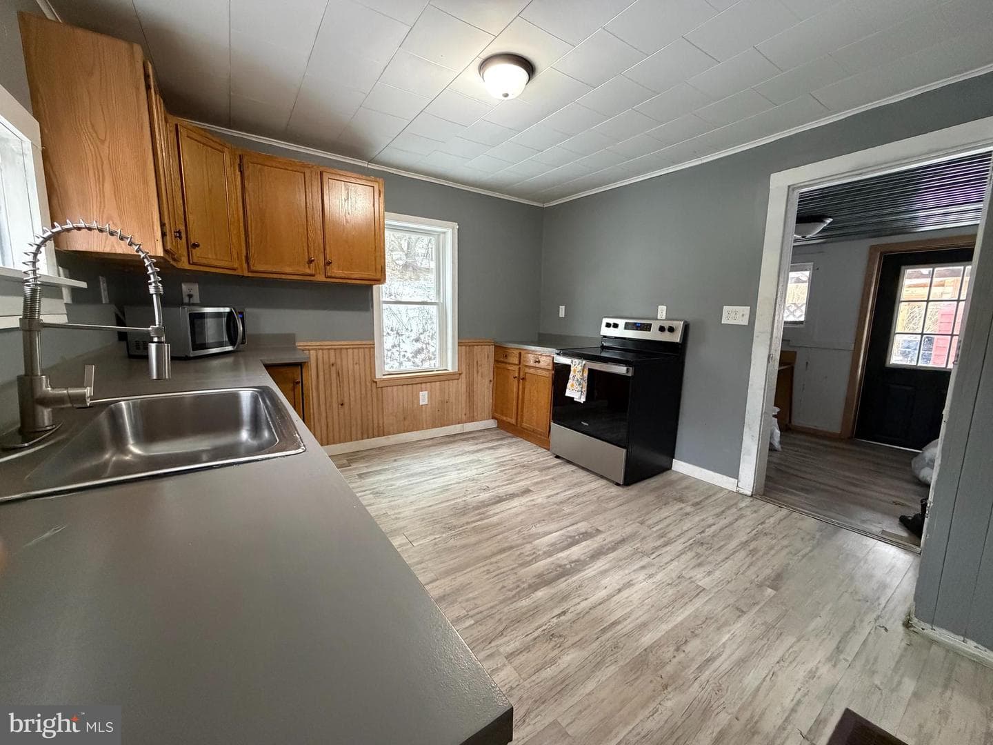 1356 Main Street photo 4
