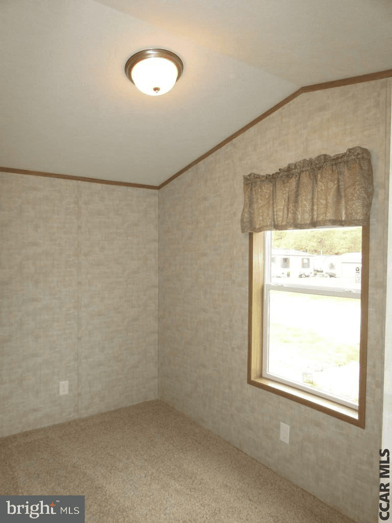 382 Hawk Lane photo 12