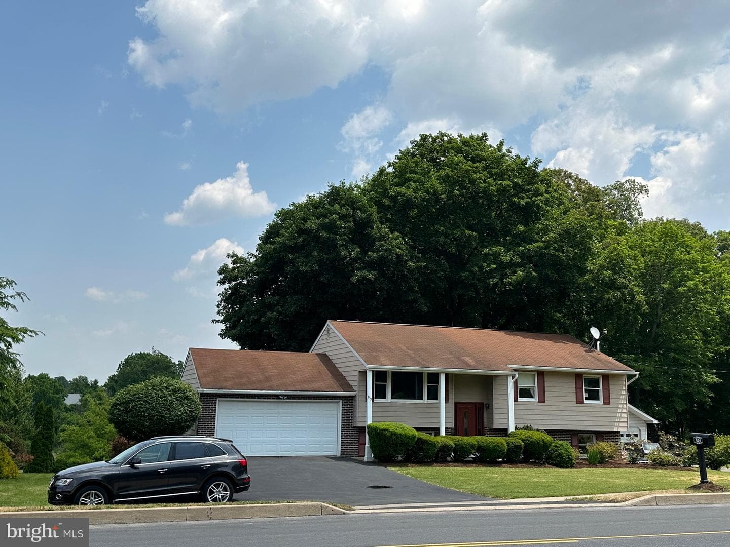 819 Science Park Road photo 1