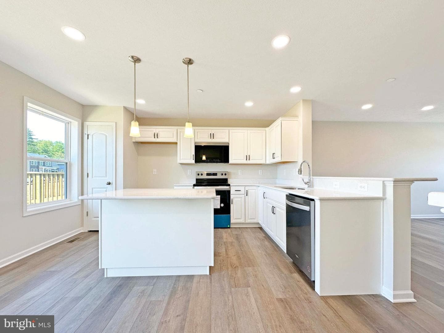 110 Dolomite Drive photo 2