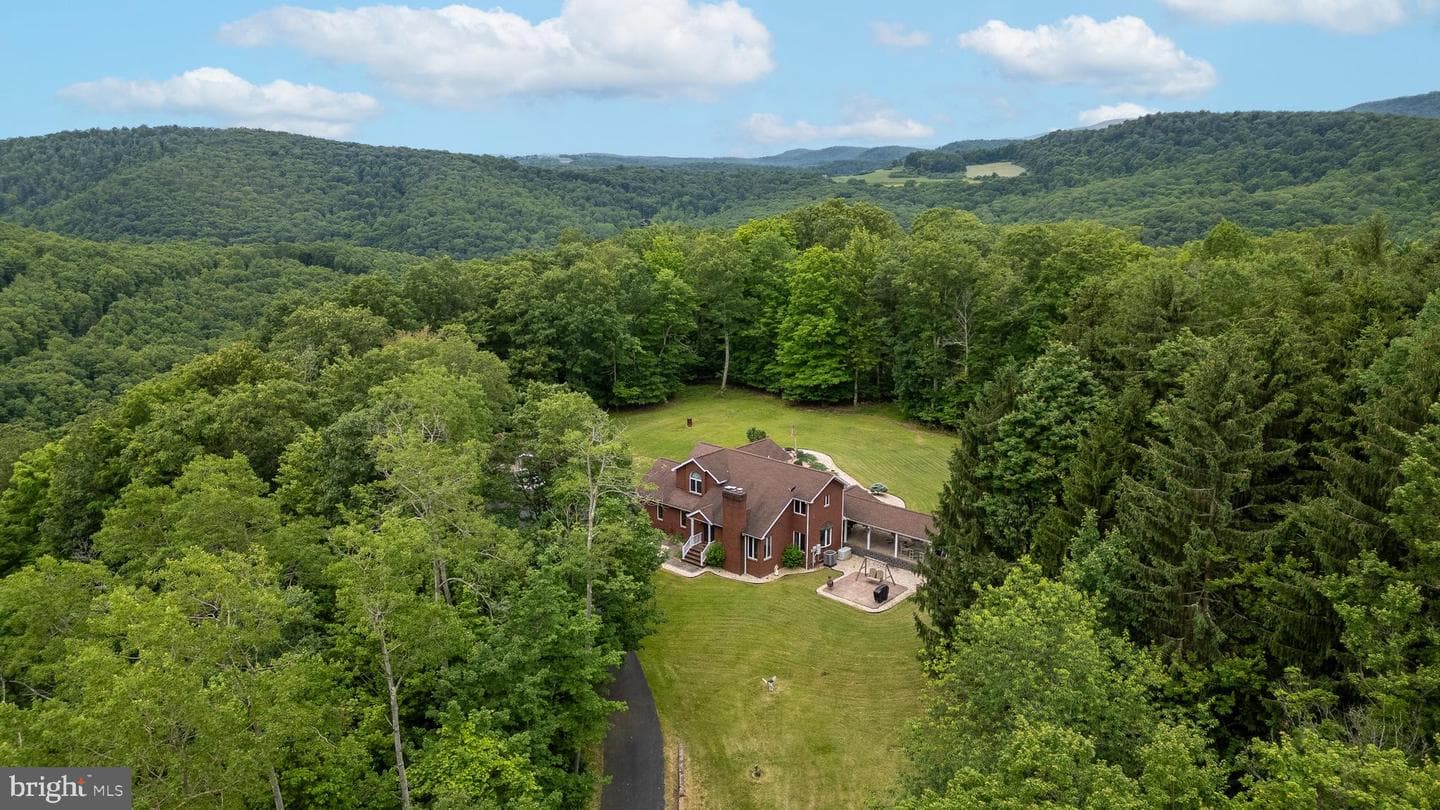 1296 Sunnyside Hollow Road, Port Matilda