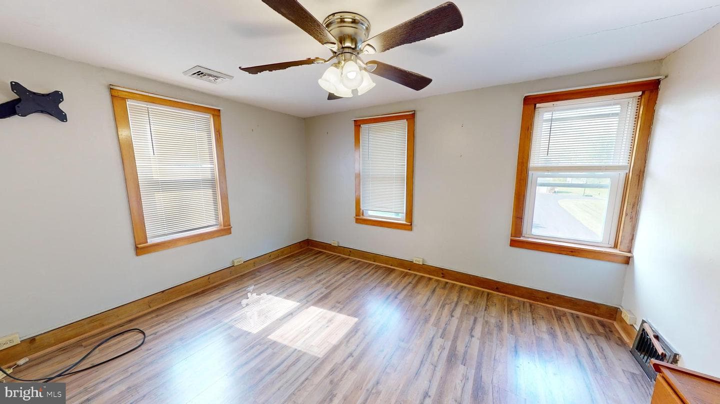 127 E Hannah Lane photo 17
