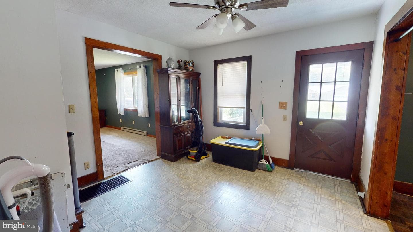 127 E Hannah Lane photo 2
