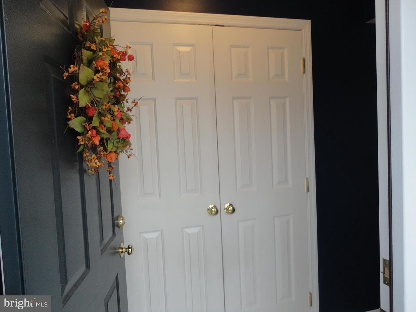 139 Winchester Court photo 3