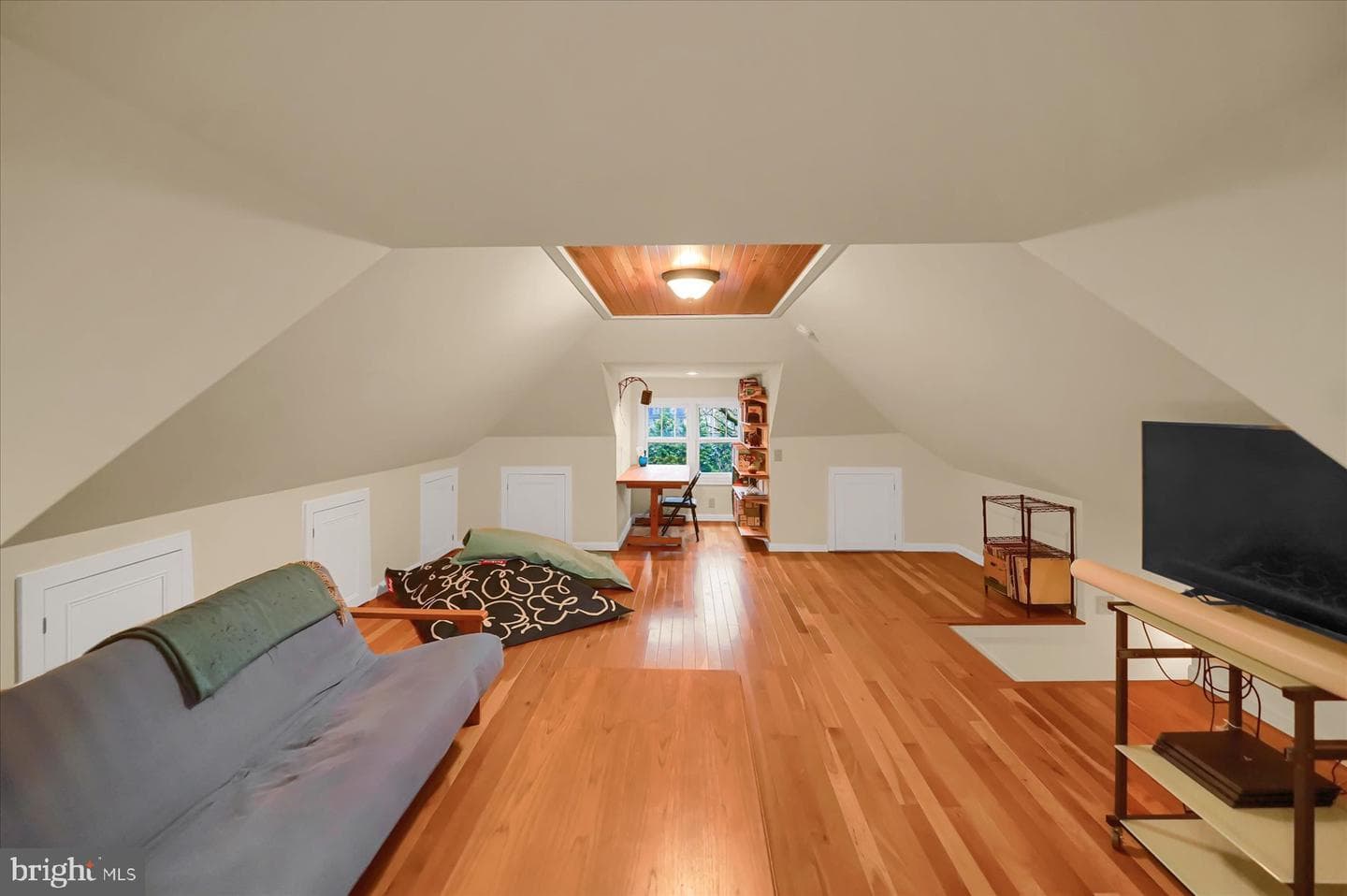 525 E Foster Avenue photo 30