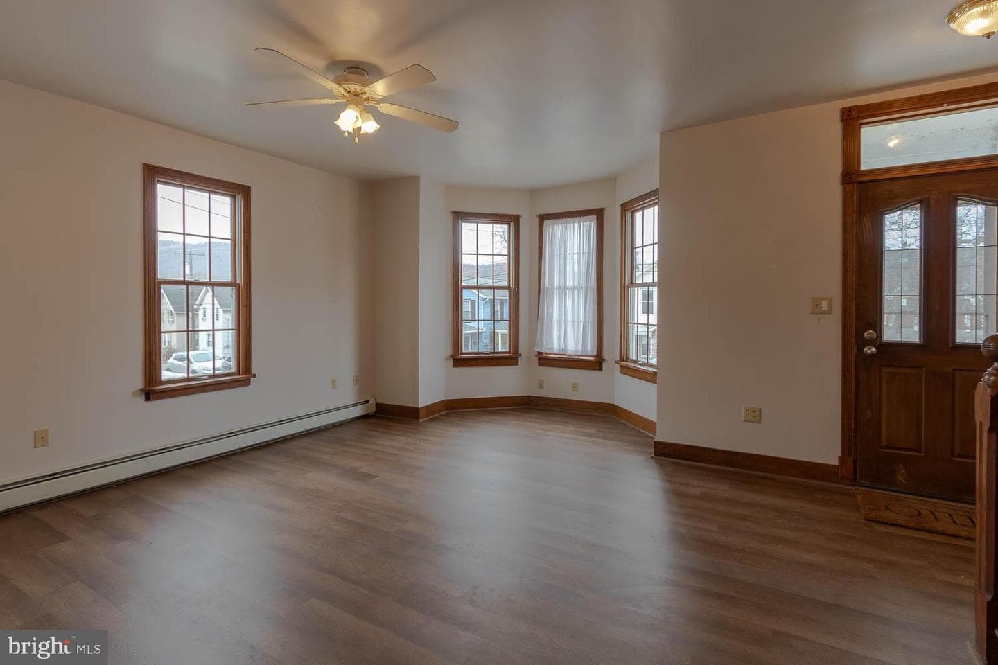338 E Lamb Street photo 4
